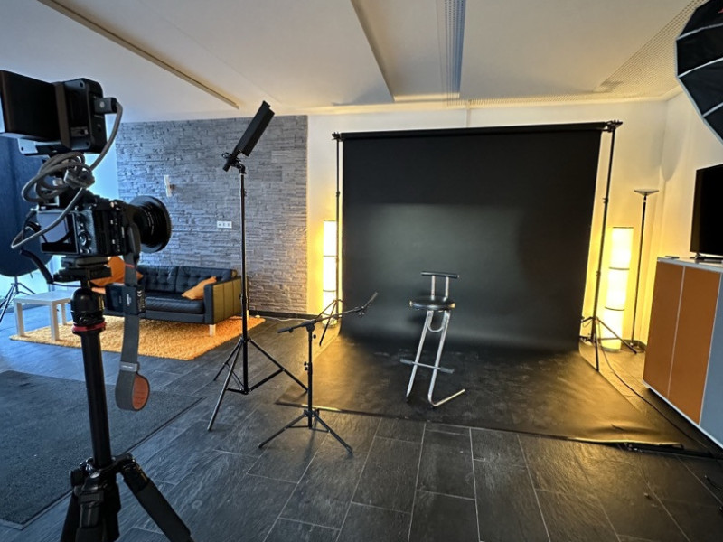 Bewerbungsfoto Hintergrund: Welche Farbe wirkt wirklich? (2026)