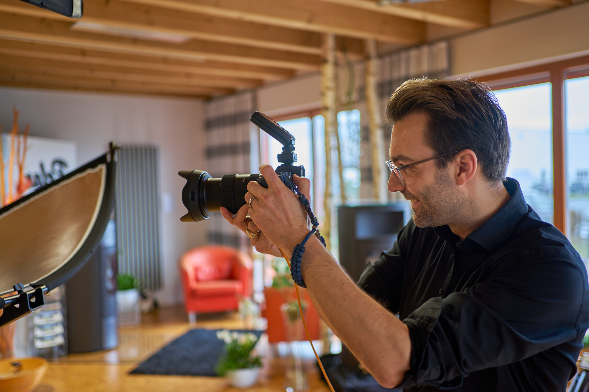 Businessfotograf Matthias Skaletz beim Shooting für ein Unternehmen in NRW