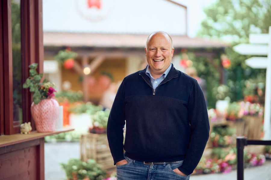 Business Portrait eines Unternehmers im Gartencenter in Hürth