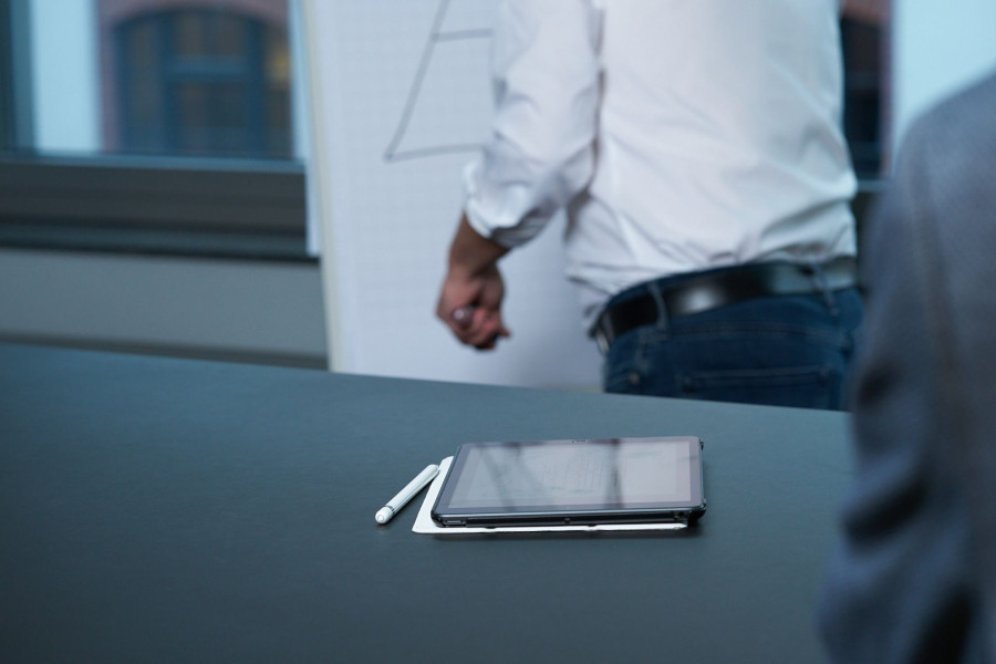 iPad beim Arbeiten im Büro Fotoshooting